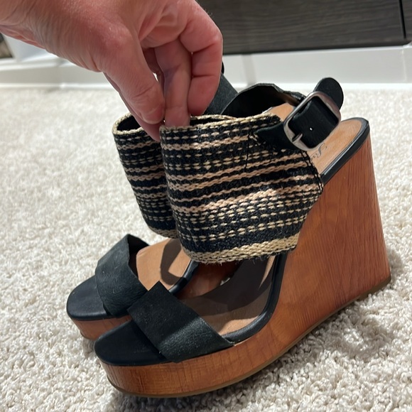 Lucky brand heels size 7.5 worn few times. Super cute summer wedge - Picture 2 of 3